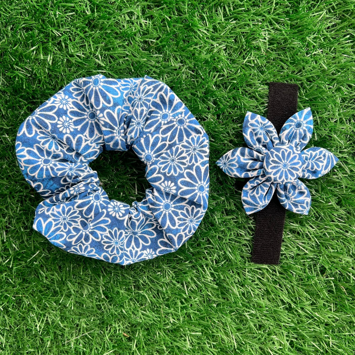 Navy Daisies Scrunchie