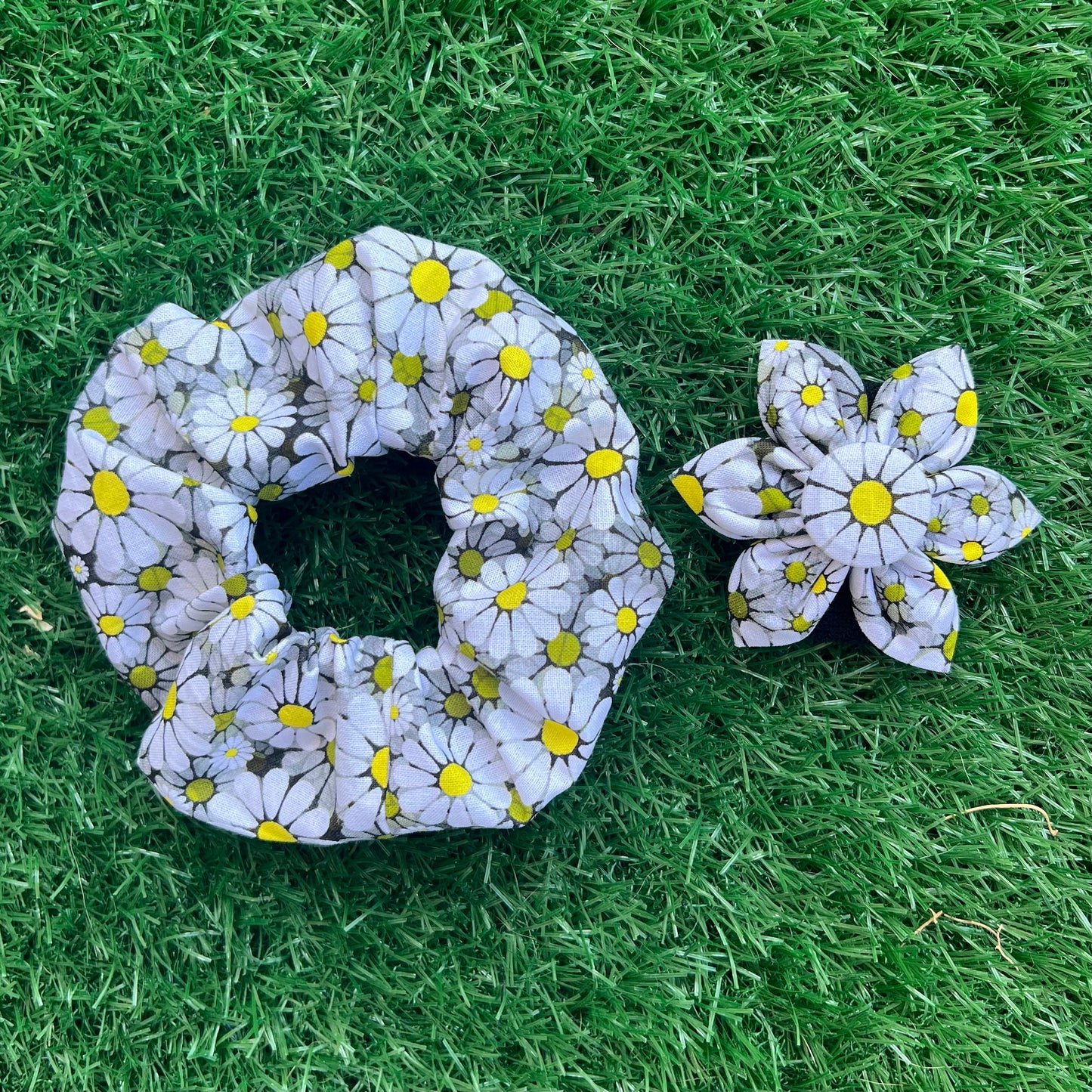 Daisy Scrunchie